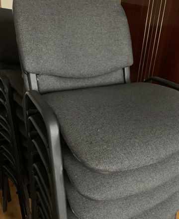 Столы серого цвета 20 шт и стулья изо 20 шт