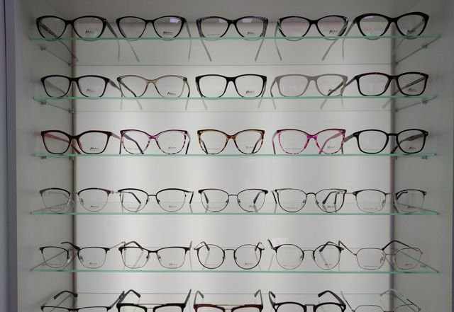 Оправы и готовые очки для оптики