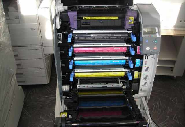 Цветной принтер HP Color LaserJet 4700