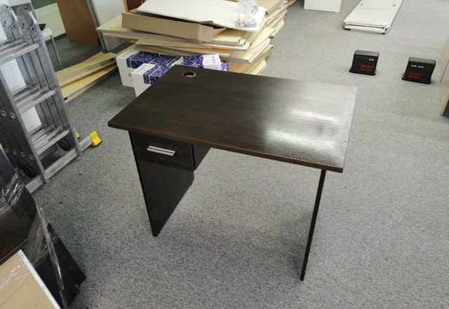 Офисная мебель (столы, шкафы)