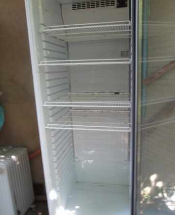 холодильную витрину