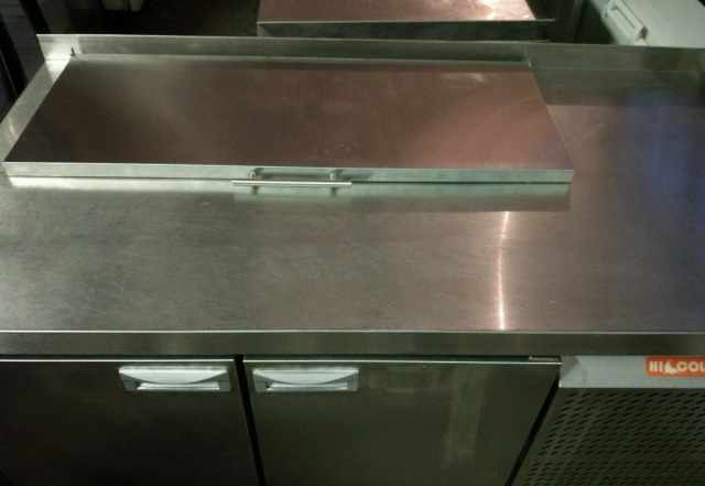 Холодильный стол hicold с крышкой 140х70см бу