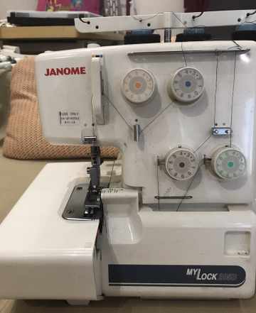 Швейная машина Typical и оверлок Janome