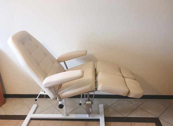 Педикюрное кресло,стул мастера,подставка для ванно