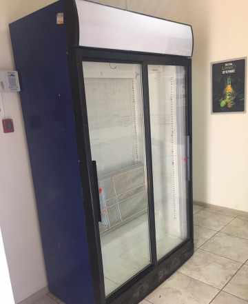 Витринный холодильник двухдверный