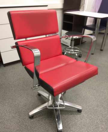 Парикмахерское кресло Лига (красное)