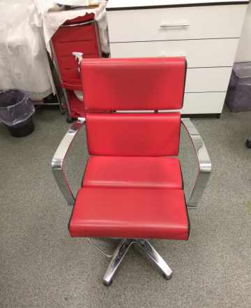 Парикмахерское кресло Лига (красное)
