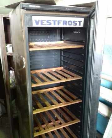  Винный шкаф Vestfrost VKG 571