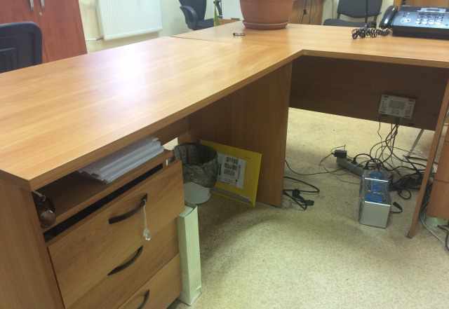 Мебель для офиса (столы)