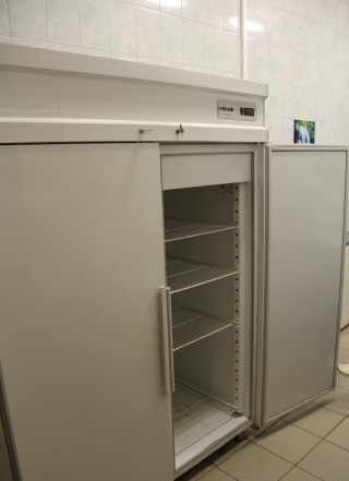 Шкафы холодильные, термосы профессиональные