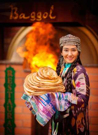 Тандыр для узбекской лепёшки и самсы. Узбекистан