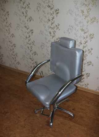 Кресло для визажа и стрижки look A39 серебро новое