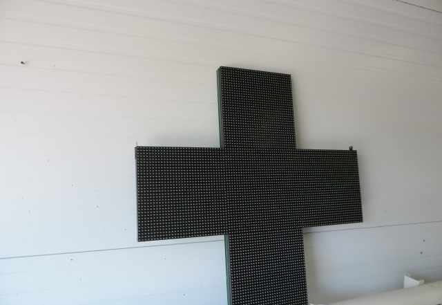 Аптечный крест внутривитринный