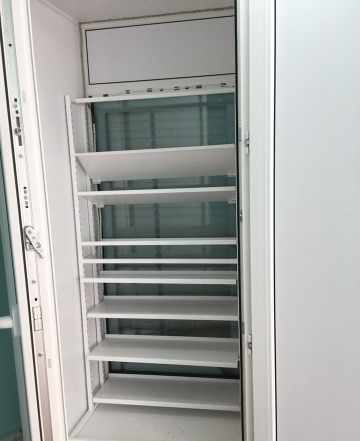 Морозильная -холодильная витрина