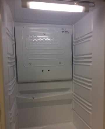 Двухкамерный холодильник для напитков или цветов