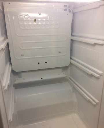 Двухкамерный холодильник для напитков или цветов