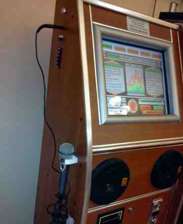 Музыкальный автомат с караоке б/у