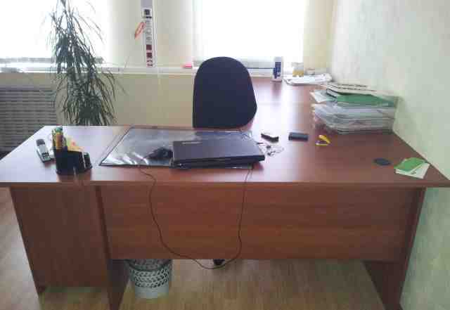 Стол офисный угловой с приставной тумбой