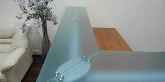 Стойка-загородка для стола или разделения зон