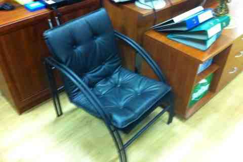 Сейф, стулья плетеные, стул офисный, кресло, столи