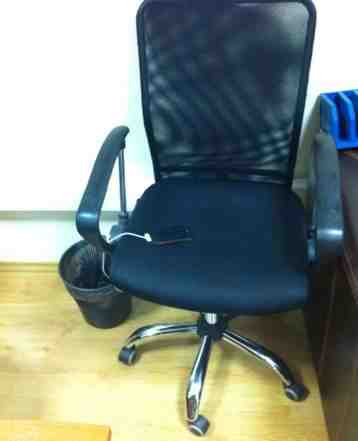 Сейф, стулья плетеные, стул офисный, кресло, столи