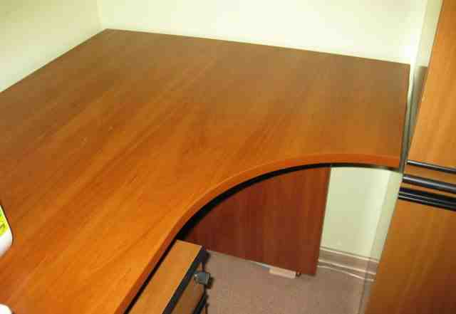 Письменный стол (угловой), офисный, цвет орех