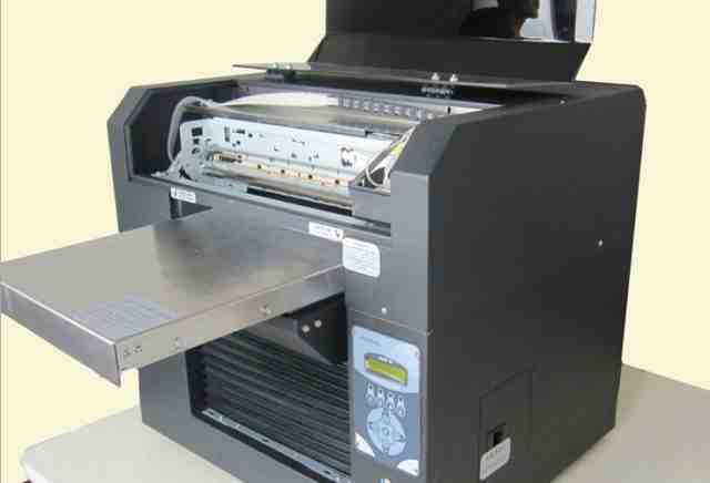 Сольвентный принтер для печати на твердых поверхно