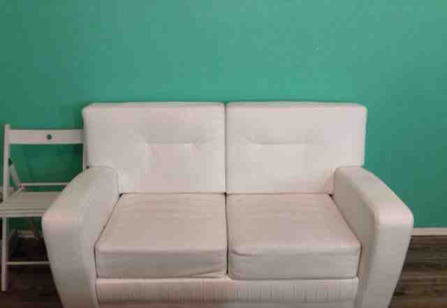 Кожаный белый диван