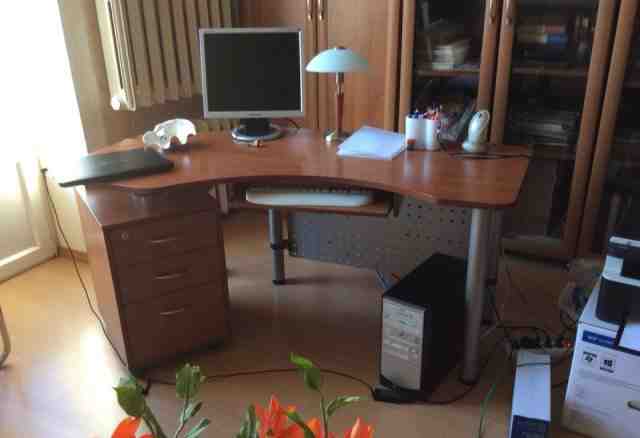 Письменный (компьютерный) стол