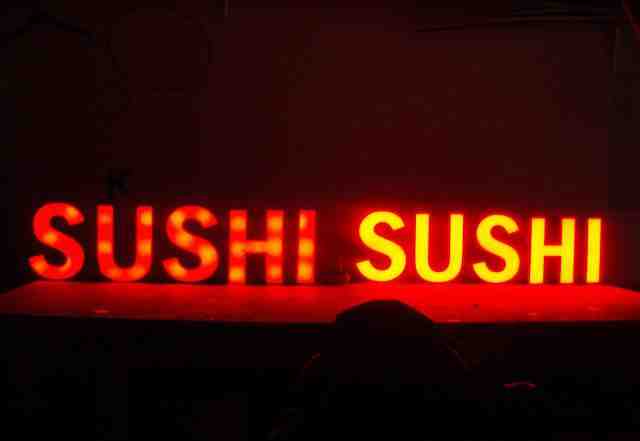 Вывеска "sushi" б/у на диодах