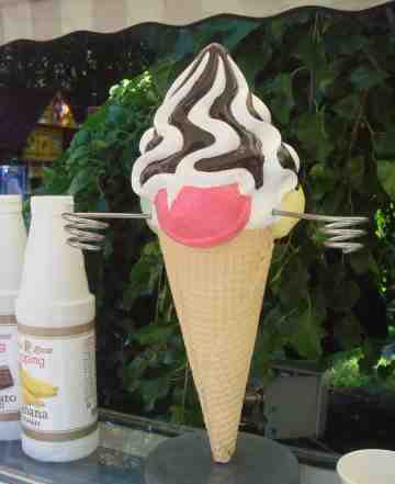 Муляж (фигура) мягкого мороженого