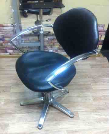 Стильное кресло для парикмахера