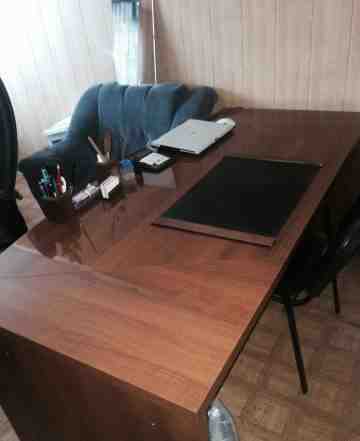 Офисные столы, шкаф (комплект)