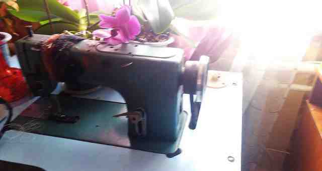 Промышленная швейная машина 1022 кл с пром. стол