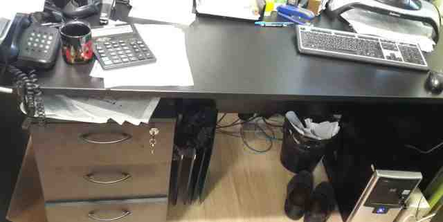 Письменные столы и стулья для офиса