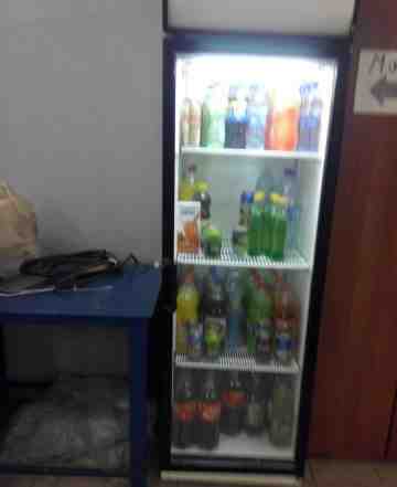 Холодильник витрина для напитков или продуктов