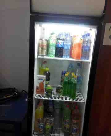 Холодильник витрина для напитков или продуктов