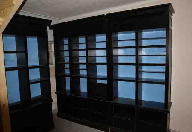Шкафы-стеллажи(витрины из массива и мдф)