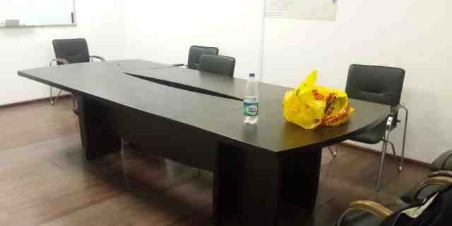 Стол для офиса в переговорную
