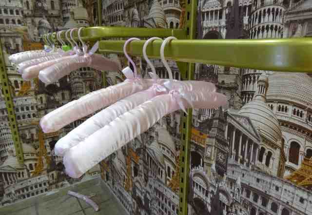 Текстильные гламурные плечики для магазина одежды