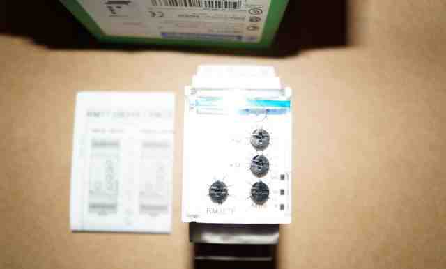 Реле контроля напряжения RM35TF30 Schneider Electr