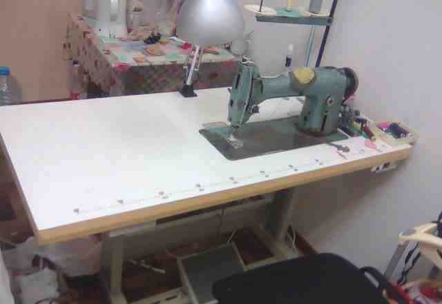 Промышленная швейная машина 22кл+ стол и двигатель