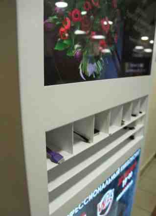 Рекламный автомат для зарядки мобильных телефонов