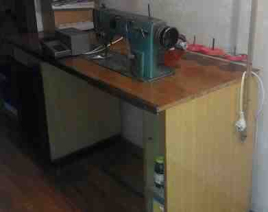  швейную машину со столом - 1022М
