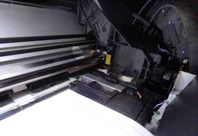 Широкоформатный интерьерный плоттер HP Latex 330