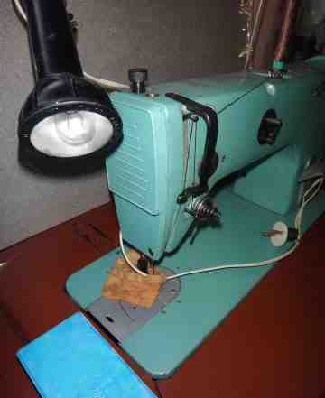 Промышленная швейная машинка (походная 322М класса