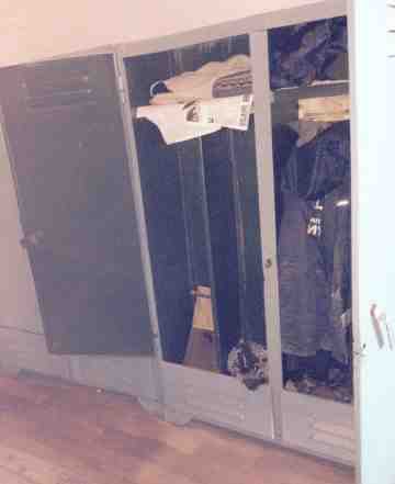 Шкаф металлический двустворчпты для рабочей одежды
