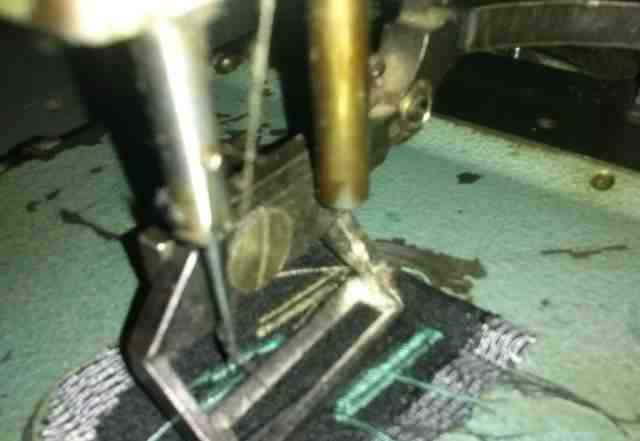 Промышленная петельная швейная машинка