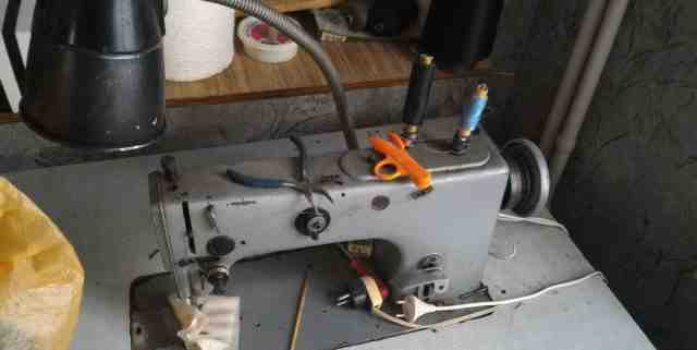 Швейная машинка промышленная 22 класс со столом