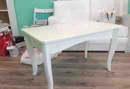 Стильный белый стол